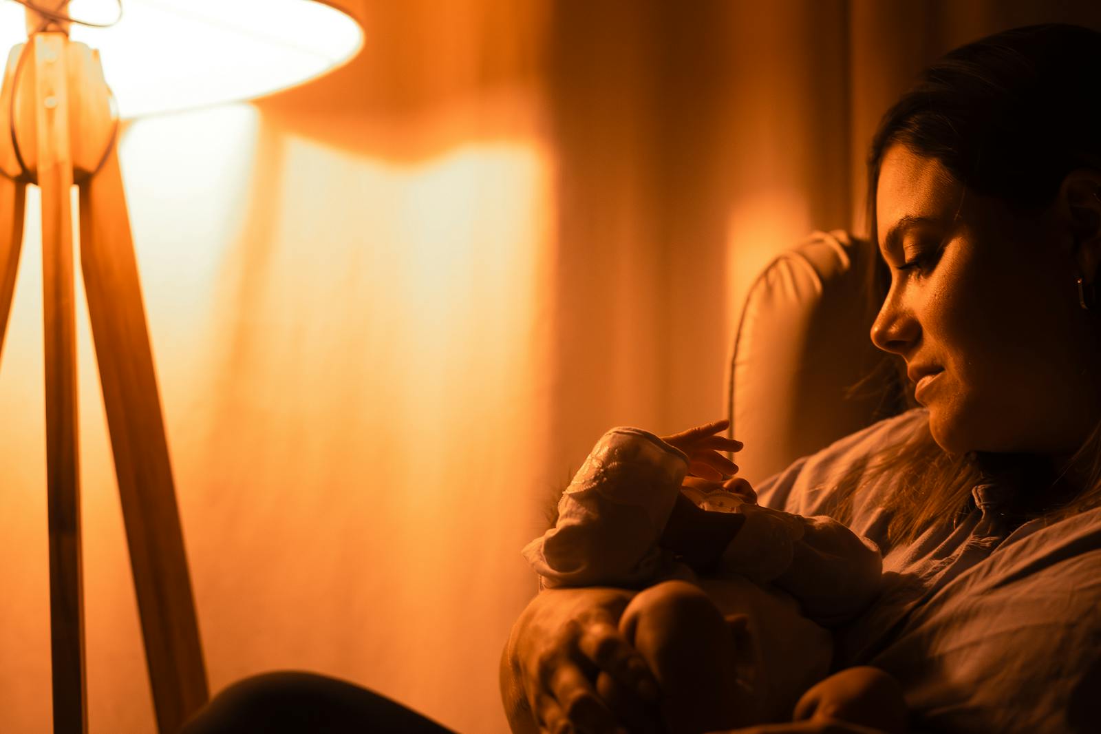 Night Feeding Your Newborn: A No-Nonsense Survival Guide