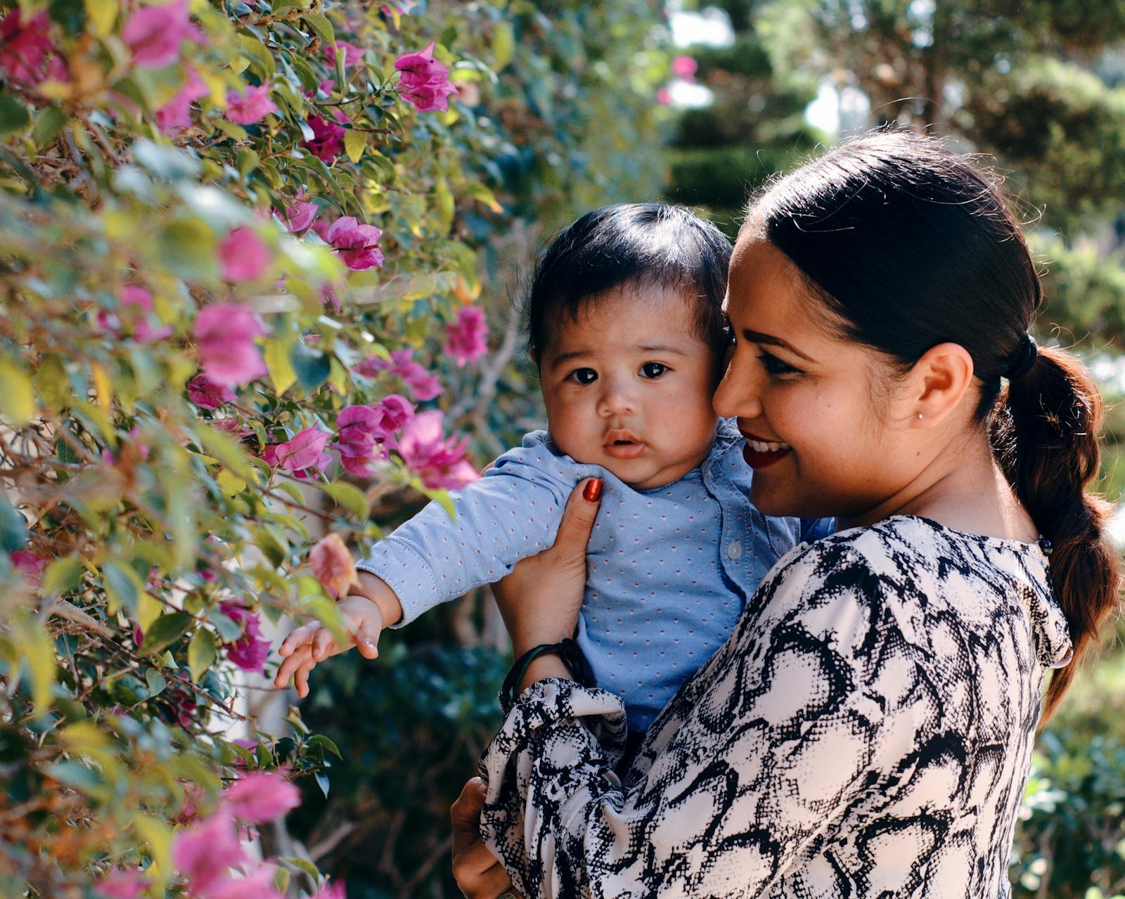 How to Wean Breastfeeding Without Pain or a Crying Baby